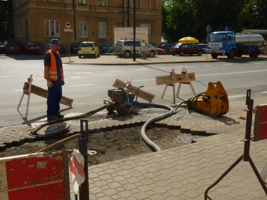Lublin: kolejna awaria na ul. 3 Maja (zdjęcia, wideo)