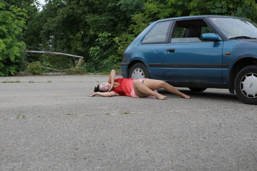 Ciało na asfalcie. Finał działań na nieczynnym dworcu. Butoh w Szamocinie