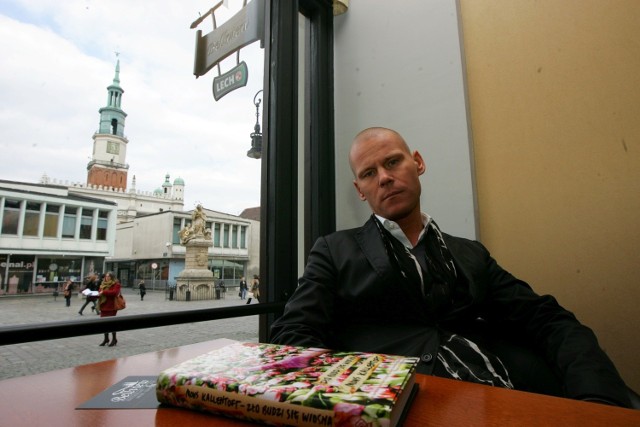 Szwedzki autor powieści kryminalnych Mons Kallentoft podczas wizyty w Poznaniu