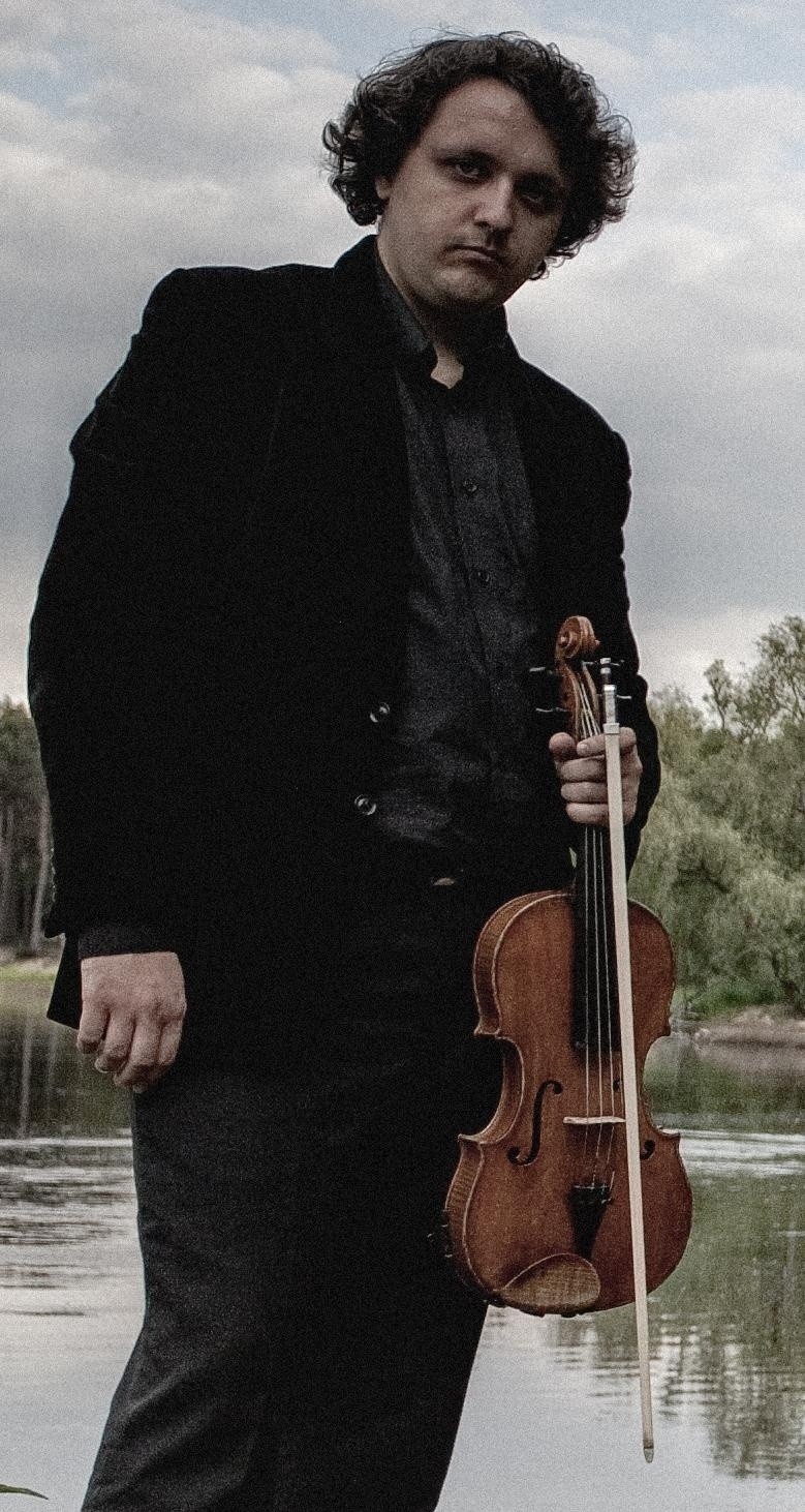 Michał Bryła - altowiolista i skrzypek.