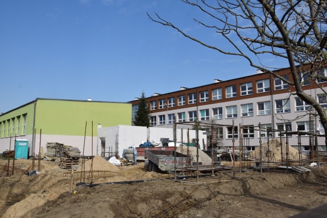 Rozbudowa Szkoły Podstawowej nr 2 w Pruszczu Gdańskim przebiega zgodnie z planem