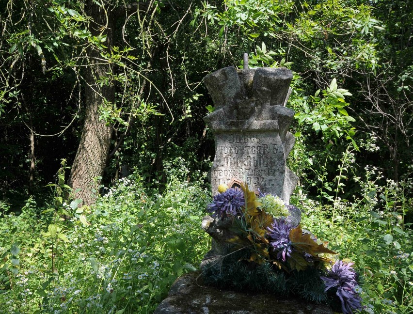 Czym zawiniły groby w Siedliskach? Artykuł i apel Czytelnika