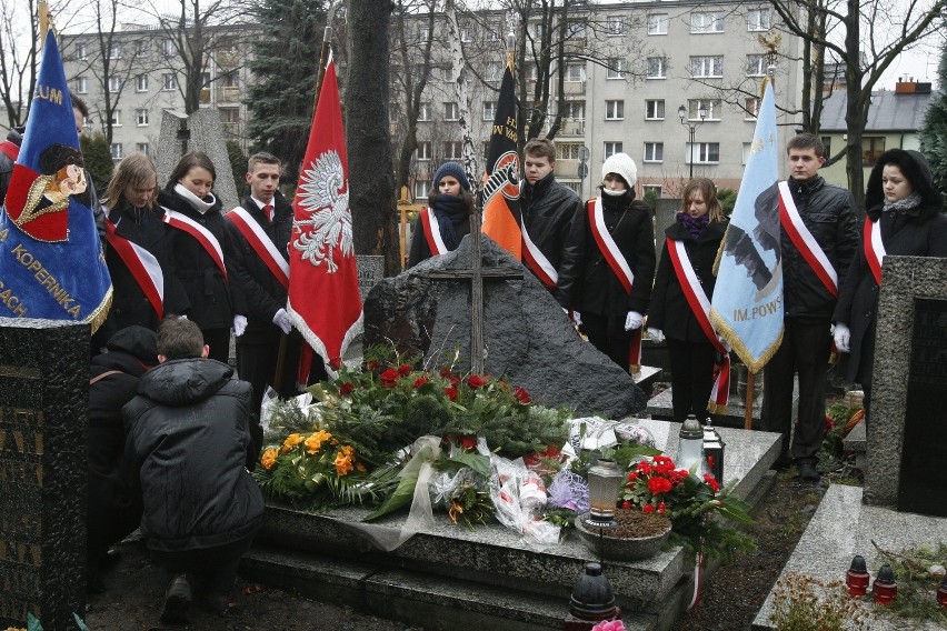 Katowice: Oddali hołd Zbyszkowi Cybulskiemu [ZDJĘCIA]