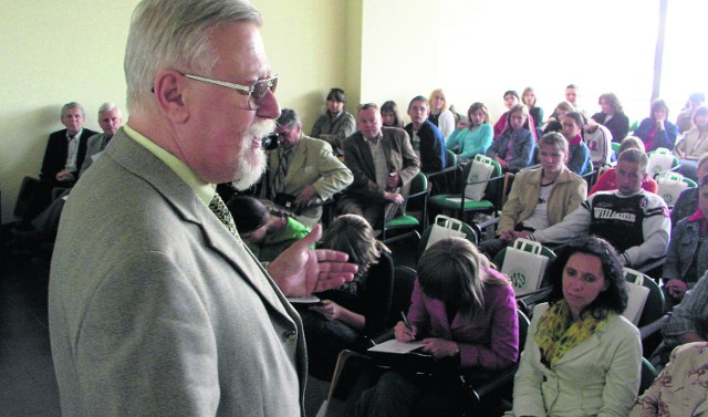 Prof. Michał Iwaszkiewicz, rektor WSUS, uważa, że polskich studentów nie obchodzi pozycja uczelni w światowych rankingach, ale solidne wykształcenie, jakie im oferuje