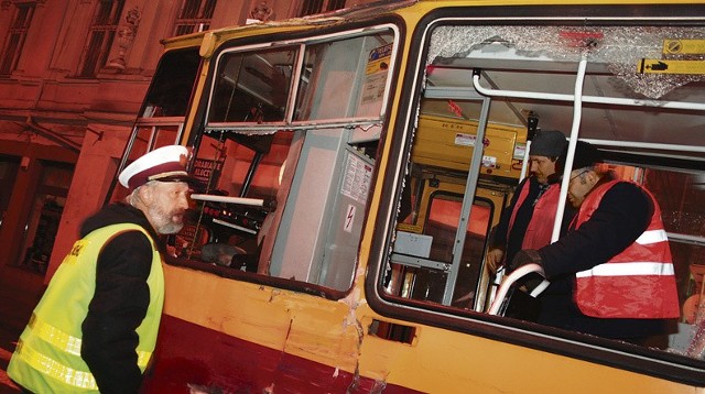 Na ul. Narutowicza w wypadku dwóch tramwajów ucierpiało wczoraj trzech pasażerów i motorniczy. Do zderzenia doszło o godz. 17.50