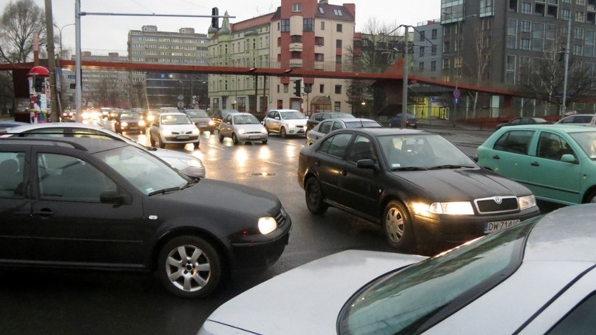 Wrocław: Centrum stanęło w korku (ZDJĘCIA)