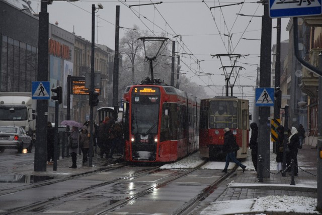 W Częstochowie stanęły tramwaje. Ludzie utknęli na przystankach