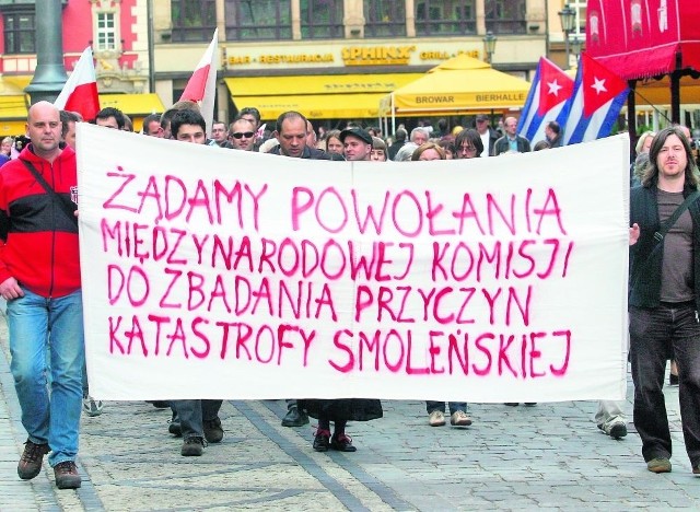 Około 200 osób domagało się wczoraj prawdy o Smoleńsku