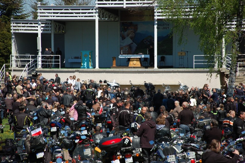 Rozpoczęcie sezonu motocyklowego w Dębowcu. Pielgrzymka zmotoryzowanych do Matki Bożej z La Salette