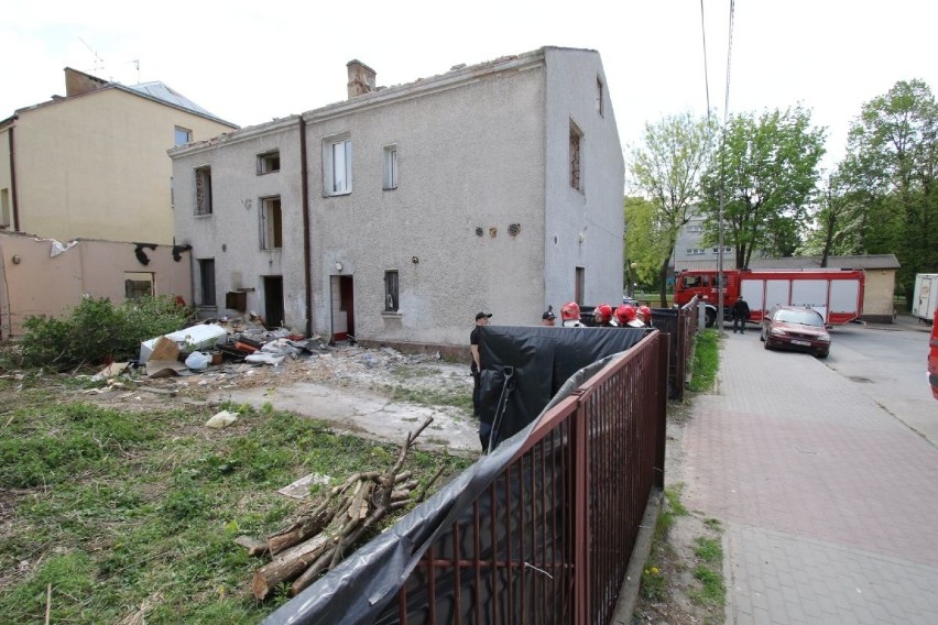 W czasie remontu domu przy ulicy Mazurskiej w Kielcach uszkodzono rurę z gazem. Strażacy w akcji
