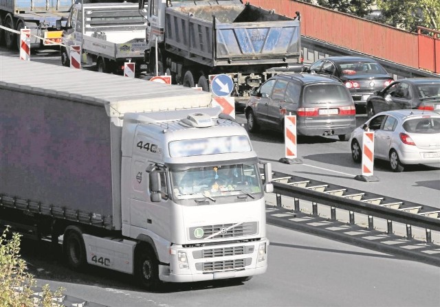 Problem z nową ustawą o kierujących pojazdami dotyczy m.in. zdających na ciężarówki