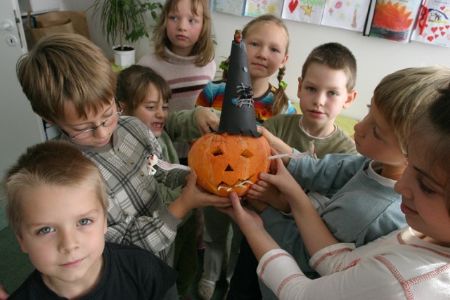 Największą atrakcją Halloween są dla dzieci kostiumy.
