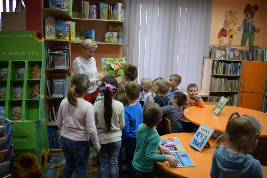Biblioteka w Osjakowie zaprosiła przedszkolaki na obchody Dnia Pluszowego Misia