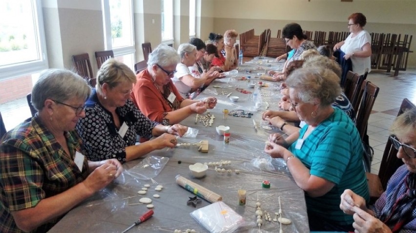 Klub Seniora w Milczu istnieje już od roku. Seniorzy przyjemnie i pożytecznie spędzają w nim czas (FOTO)