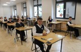Egzamin ósmoklasisty 2023 w Szkole Katolickiej w Chełmnie. Język polski już za uczniami! Zdjęcia