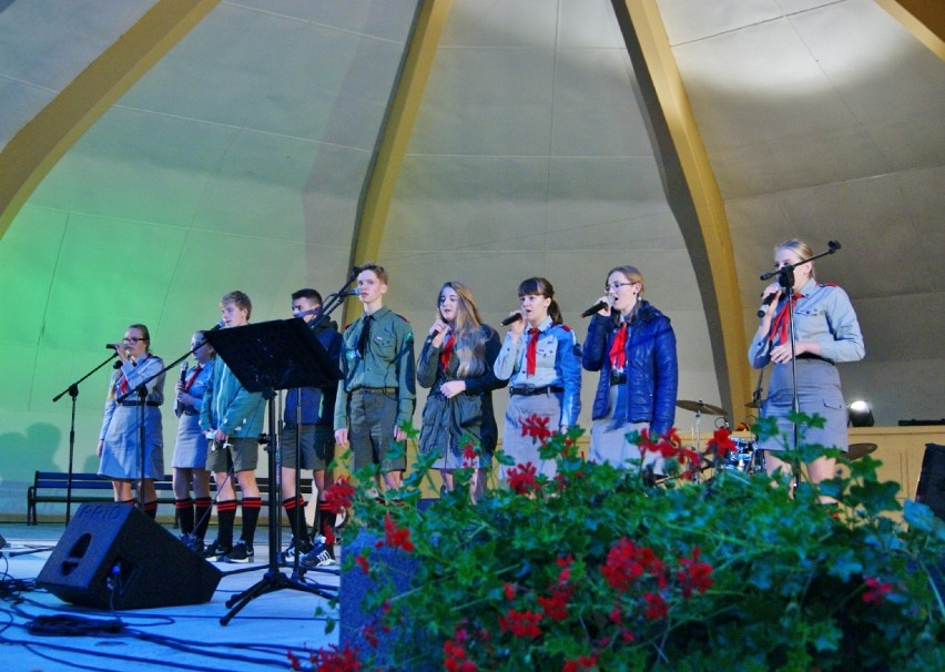 Uroczysty apelu i koncert w Muszli Koncertowej w Solankach