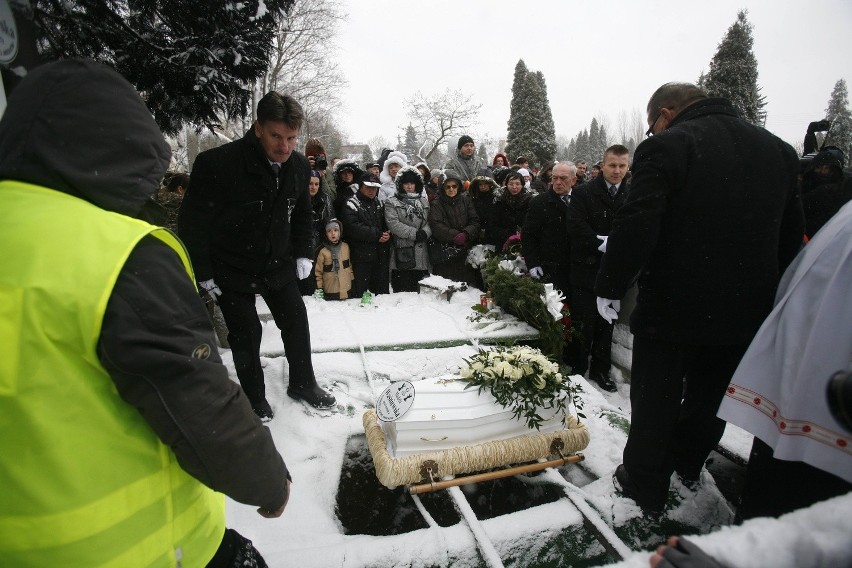 Pogrzeb Magdy z Sosnowca: Gdzie była matka? [ZDJĘCIA i WIDEO]