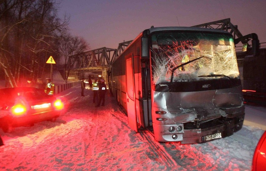 ZDJĘCIA z wypadku autobusów w Bieruniu