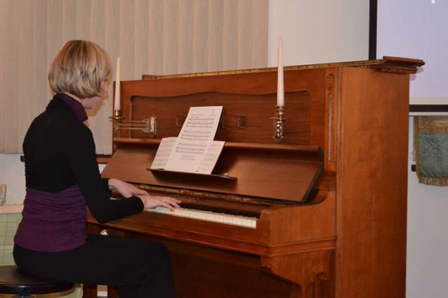 Kolędy w Muzeum Regionalnym w Pleszewie. Grały; Maria Rutkowska i Katarzyna Rutkowska