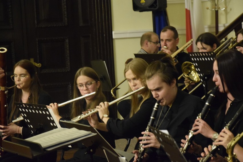 Charytatywny koncert dla Mieszka Chojnackiego odbył się w sobotni wieczór w skierniewickim starostwie