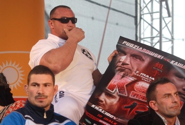 Mariusz Pudzianowski świetnie czuje się w świecie showbiznesu i wie, jak na nim zarabiać wielkie pieniądze