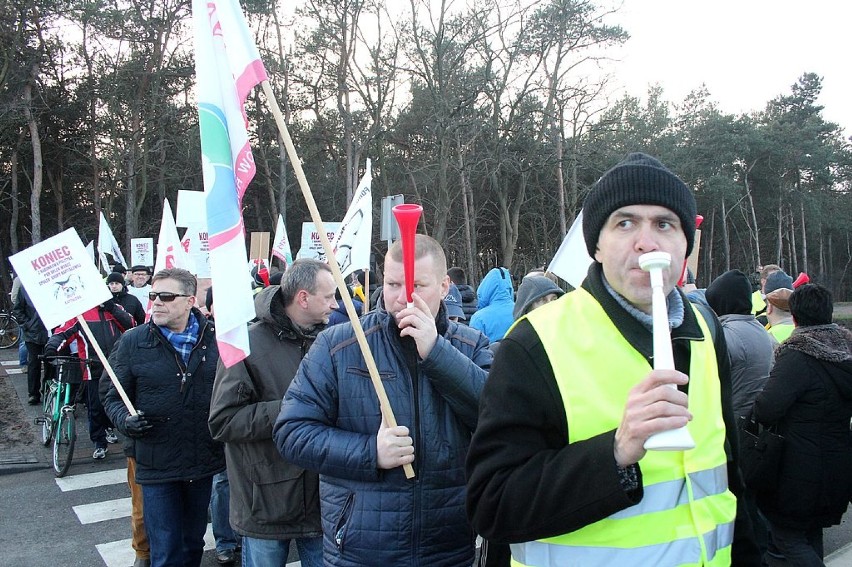 Związkowcy "Anwilu" zablokowali drogę krajową nr 91