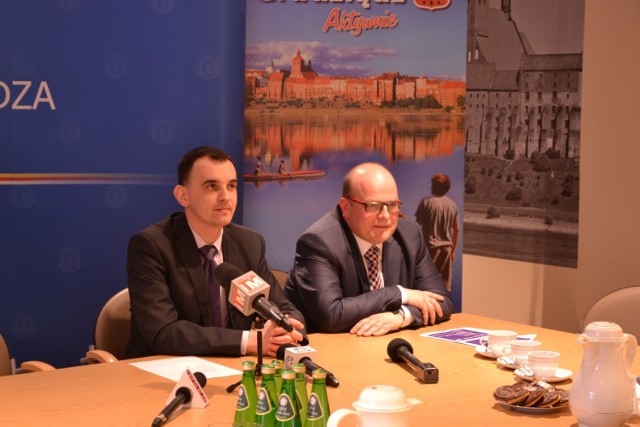 Radni Michał Czepek (z lewej) i Maciej Glamowski - od początku pilotowali pomysł utworzenia w Grudziądzu budżetu obywatelskiego