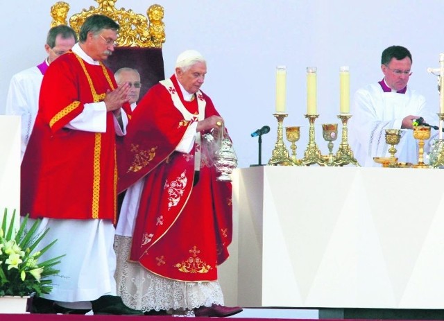 Jan Paweł II był wspaniały, ale ten papież też jest nasz. On nawiązuje z nami taką niezwykłą więź - mówili Polacy