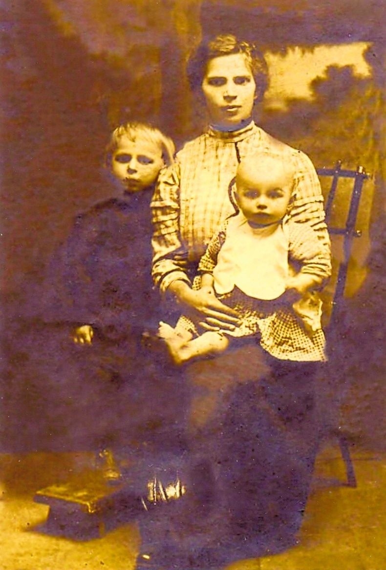 Felicja Wasikowska z dziećmi