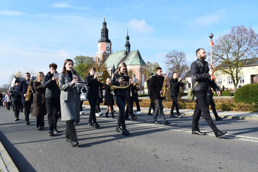 Krzepice. Święto Niepodległości uświetnił przemarsz przez miasto z orkiestrą