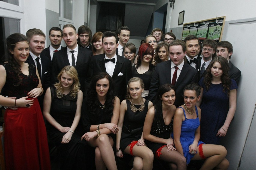 Studniówka 2013: Bal uczniów IV LO im. S. Staszica w Sosnowcu [ZDJĘCIA]