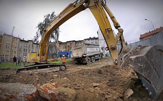 Plac budowy nowych mieszkań przy ul. Staszica w Wałbrzychu