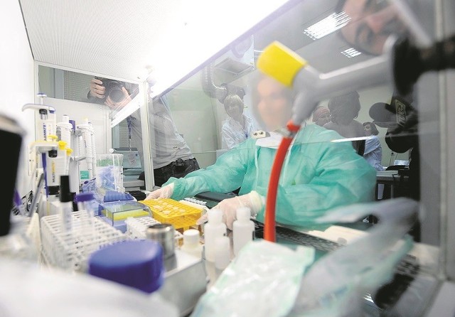 We wrześniu 2012 r. zlikwidowano w Sączu dwa laboratoria. Kilkunastu ludzi straciło pracę