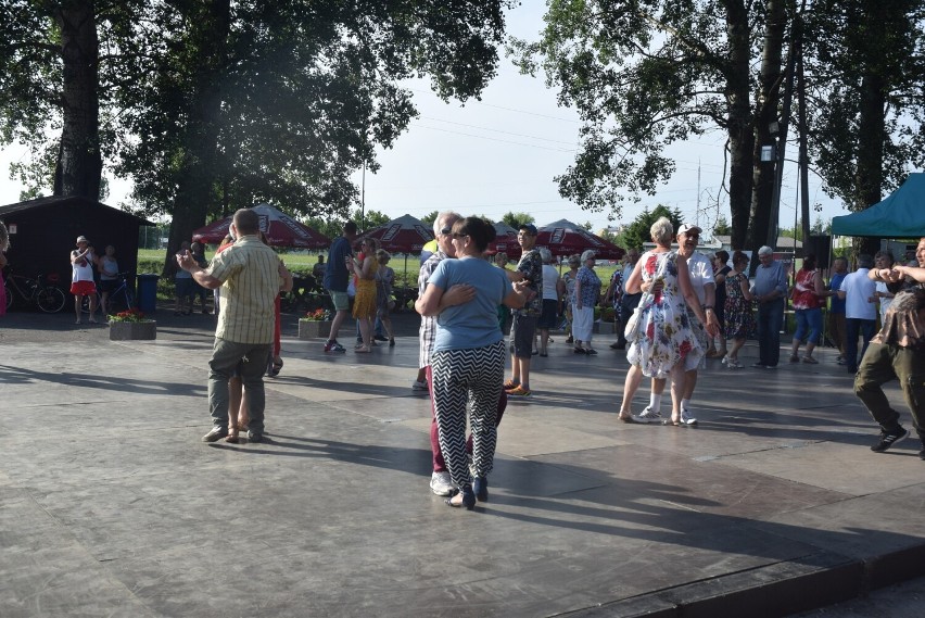 Taniec pod Gwiazdami nad zalewem na radomskich Borkach. Bawiło się wiele osób. Zobacz zdjęcia