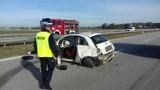 Wypadek na trasie S8 z udziałem osobówki. Auto pomiedzy Sieradzem a Złoczewem wjechało w bariery ochronne