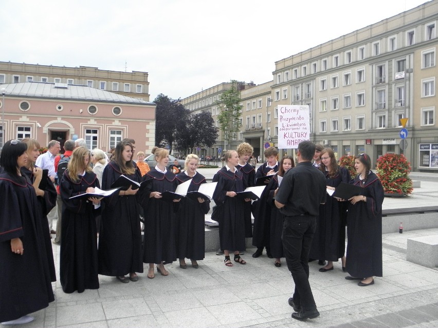 Częstochowa: Walka o Gaude Mater - happening na placu Biegańskiego [ZDJĘCIA]