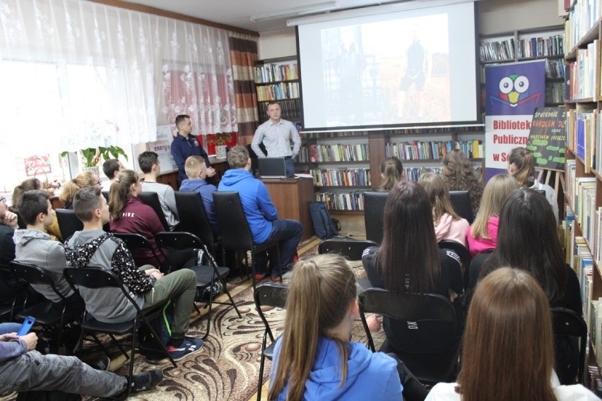 Jak pasja zmienia człowieka, czyli historia charytatywnej wycieczki rowerowej dookoła Polski w bibliotece (zdjęcia)