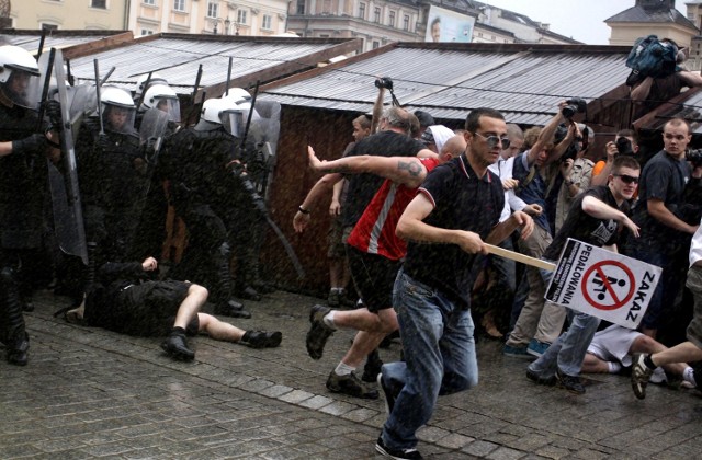 Starcie manifestantów z policją podczas Marszu Równości