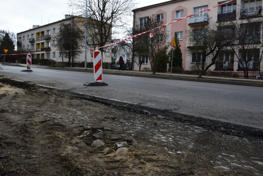 Zaskakujące odkrycie w Sandomierzu podczas remontu ulicy Koseły. Zobacz co odkopały koparki? Zobacz zdjęcia  