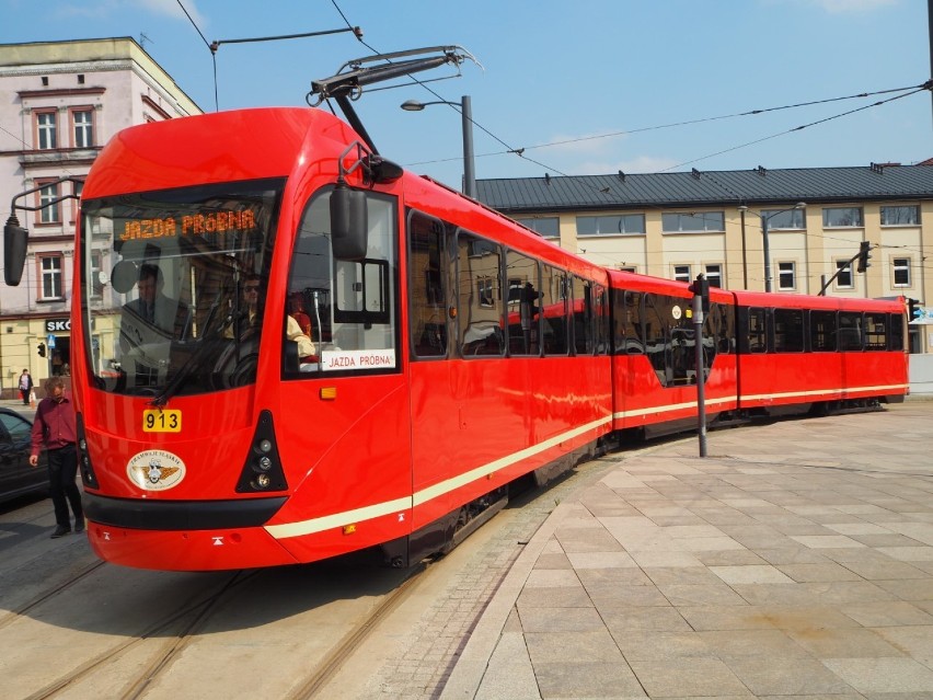 Tramwaje Śląskie wypuszczają na trasy nowy wóz. To Wawrzek ZDJĘCIA