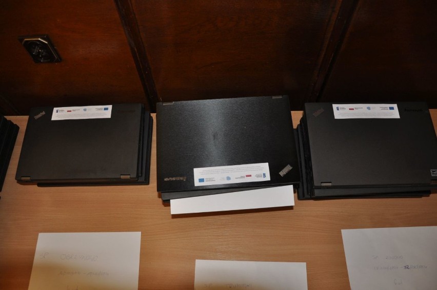 Uczniowie z gminy Prabuty otrzymają laptopy w ramach programu "Zdalna szkoła" [ZDJĘCIA]