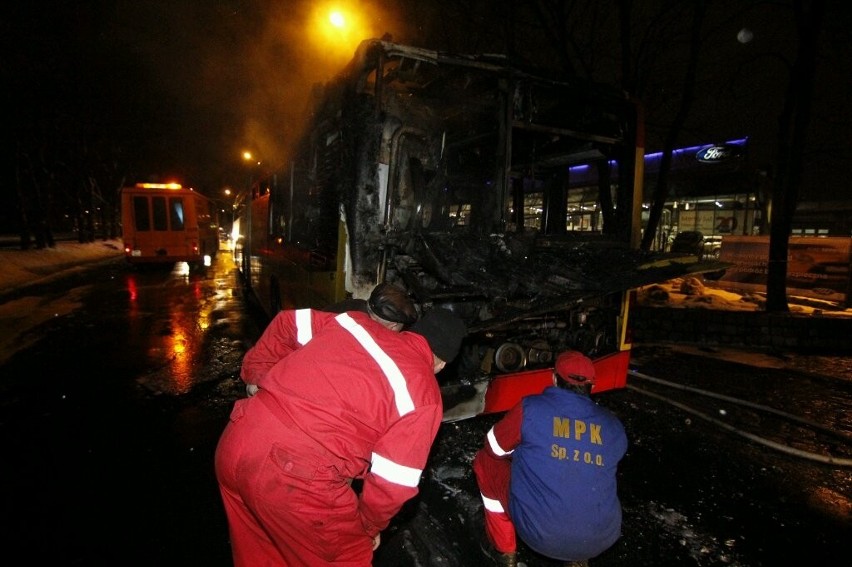 Wrocław: Pożar autobusu linii 149 na ul. Strzegomskiej (ZDJĘCIA)