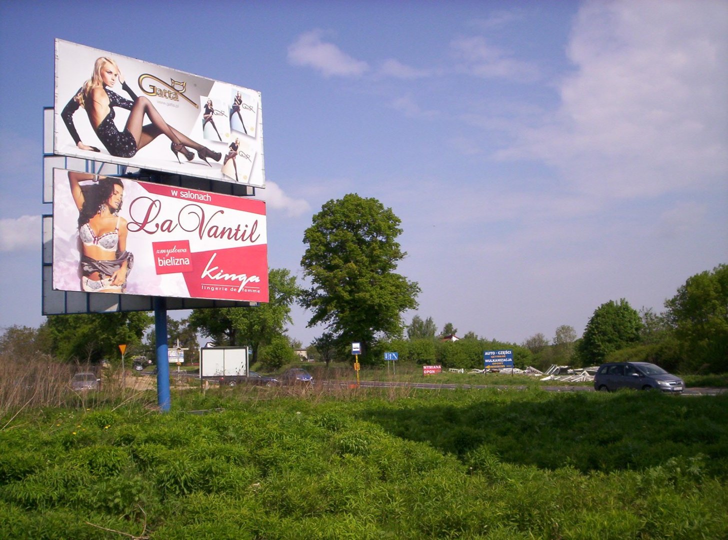 Roznegliżowane modelki na bilbordach przy drogach. Komu to służy?  (FELIETON) | Lublin Nasze Miasto