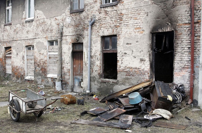 Gdańsk: Pożar budynku w Letnicy, jedna osoba poparzona (ZDJĘCIA)