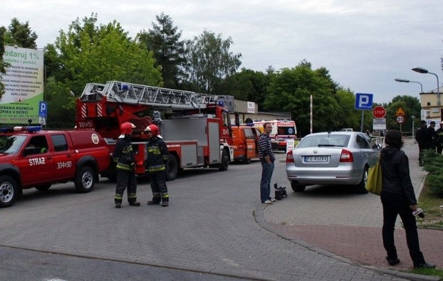 Straż pożarna i policja zabezpieczyła teren szpitala im. Jonschera.