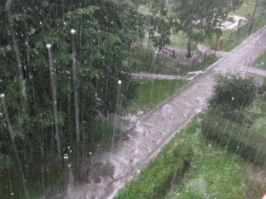 Nagła zmiana pogody w okolicach Kłobucka - opady gradu i deszczu