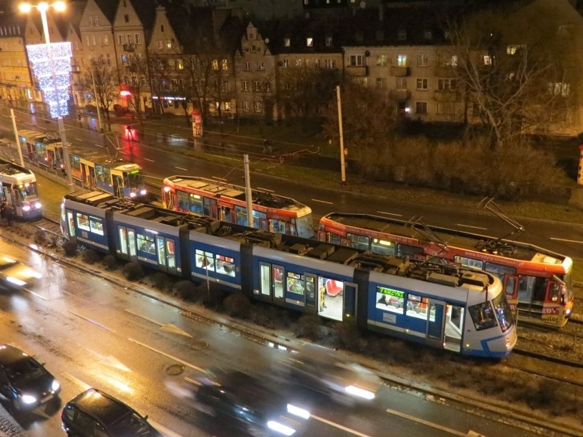 Wrocław: W centrum stanęły tramwaje