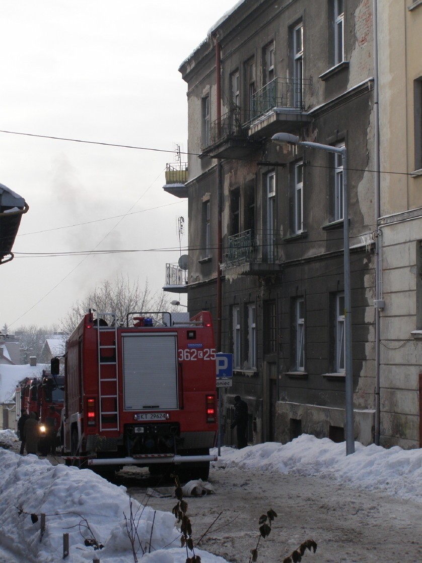 Tragedia w Tarnowie: trzy osoby zginęły w pożarze (ZDJĘCIA)