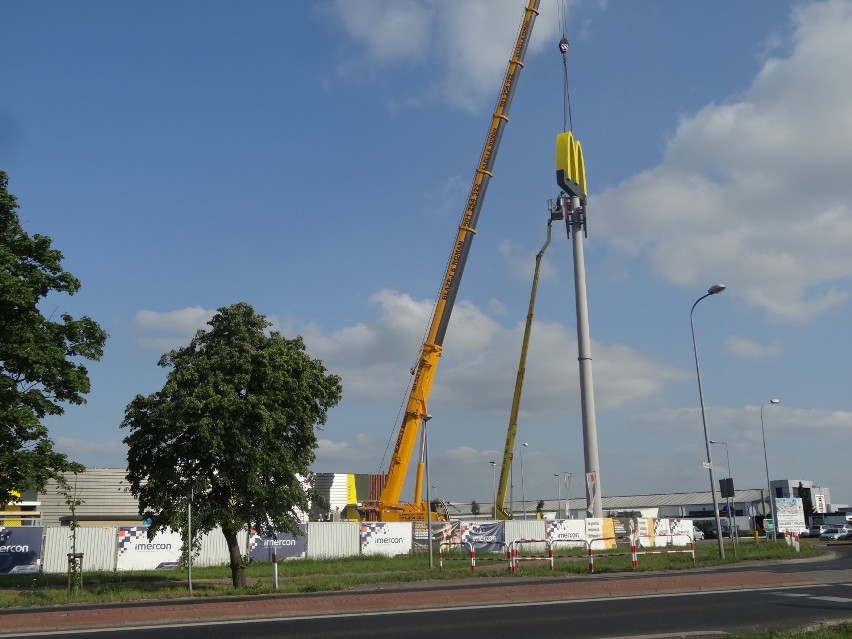 Grodzisk: Wielka literka "M" zamontowana! Coraz bliżej otwarcia lokalu najsłynniejszej sieci fast food