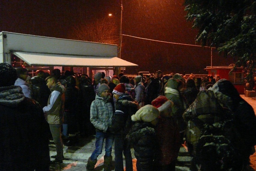 Inauguracyjna ślizgawka w Tomaszowie za nami. Dopisały humory, łyżwy i zimowa pogoda
